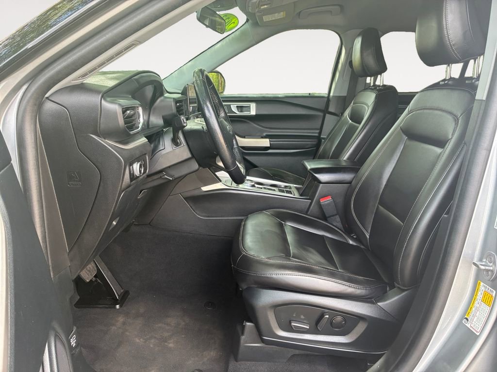 Used 2023 Ford Explorer XLT w/ Equipment Group 202A image 9