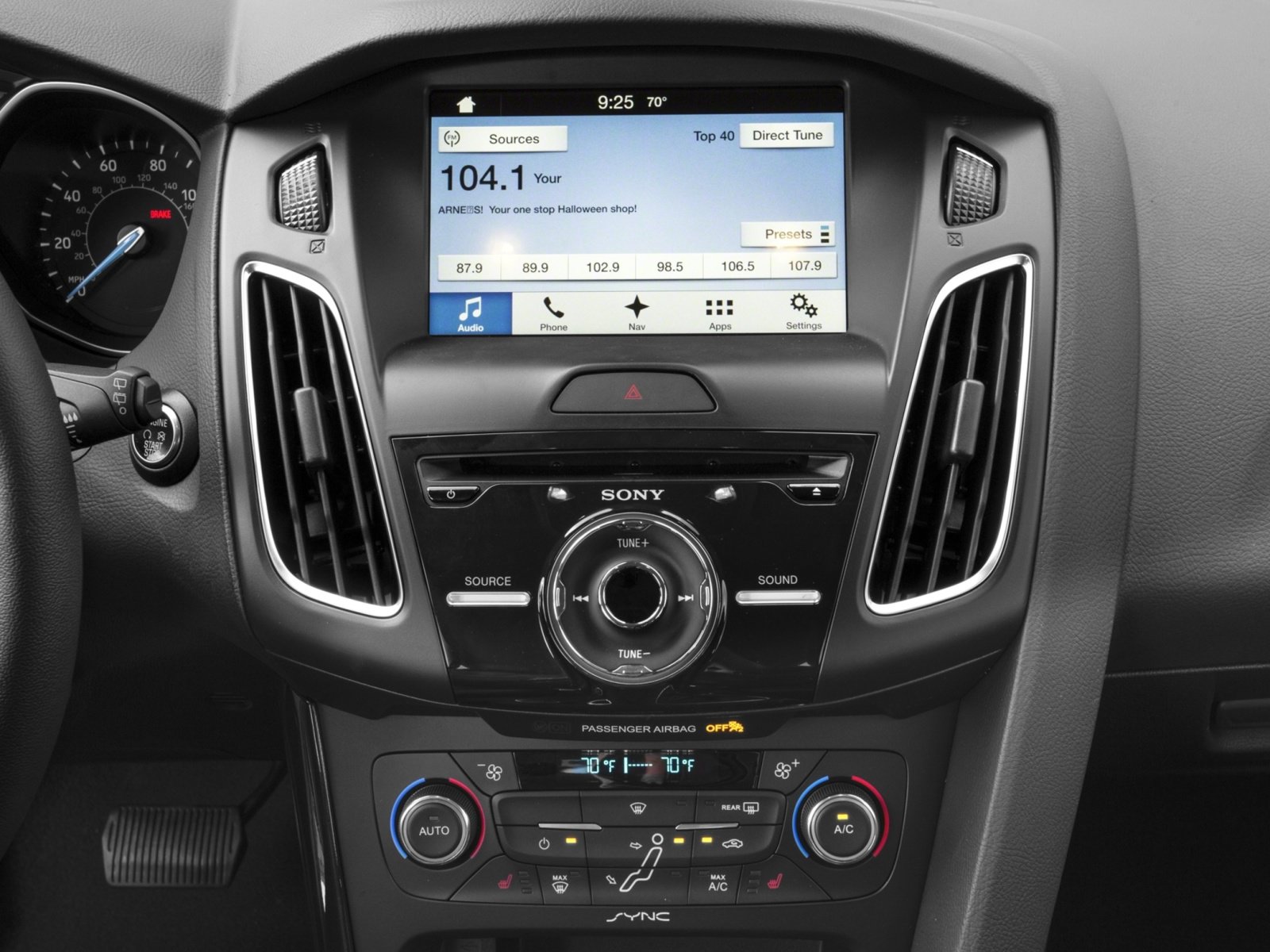 Used 2017 Ford Focus Titanium FWD image 8