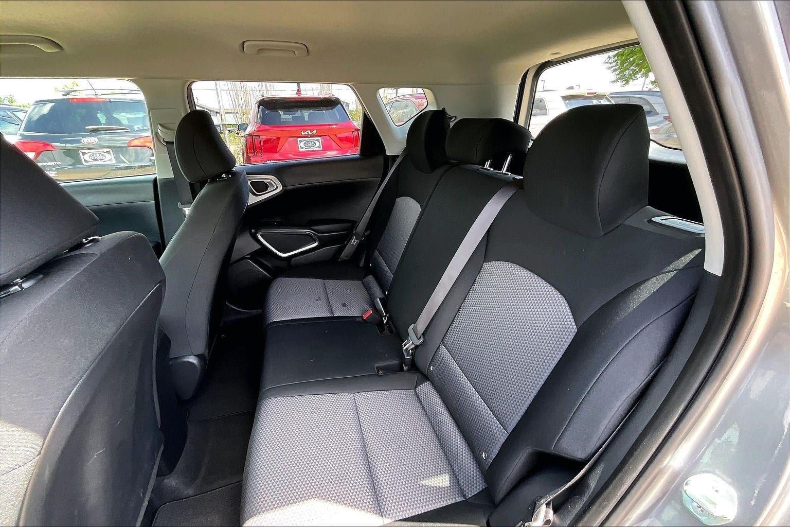 Used 2025 Kia Soul LX w/ LX Technology Package FWD image 22