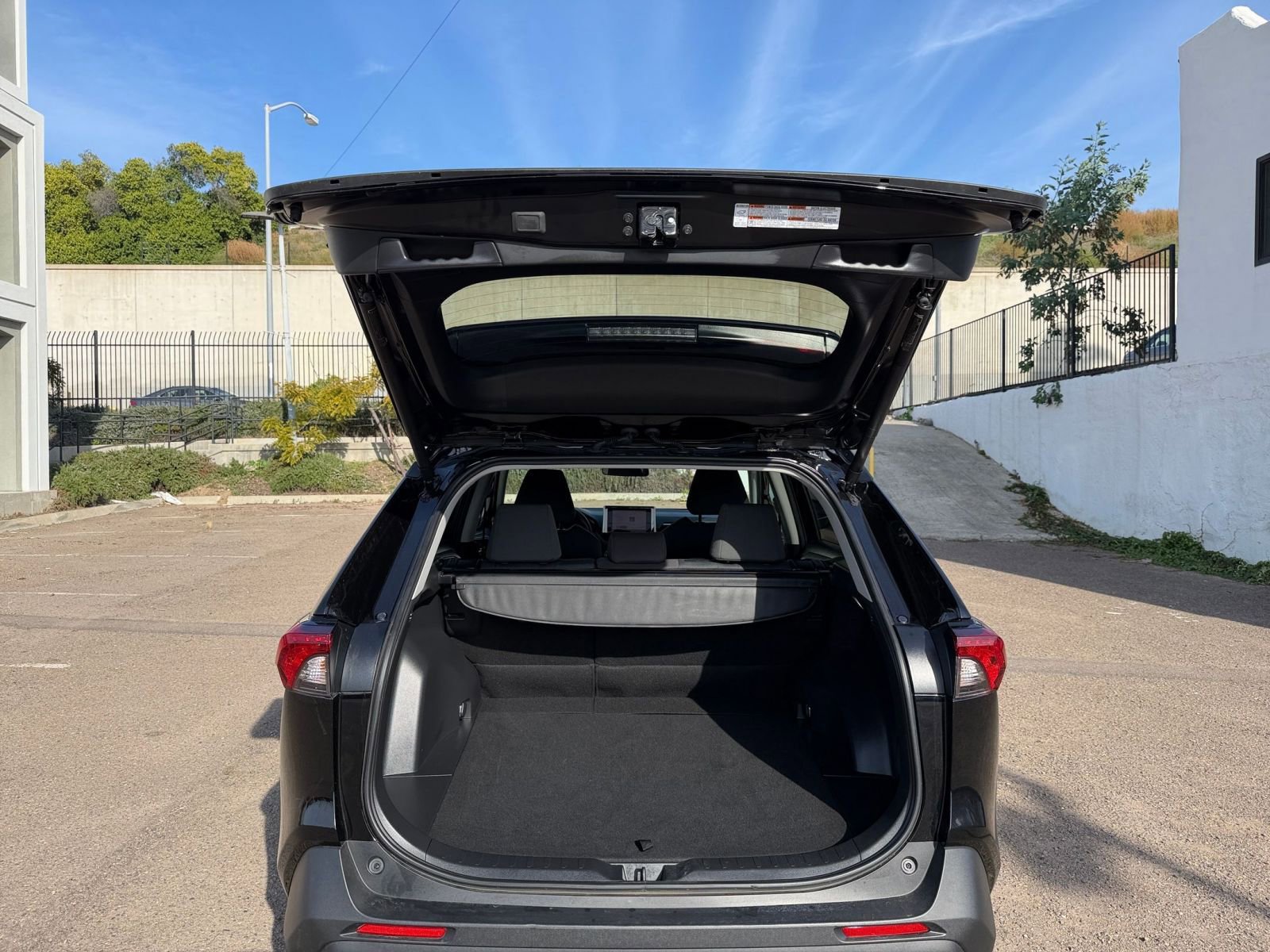 Used 2025 Toyota RAV4 XLE image 32