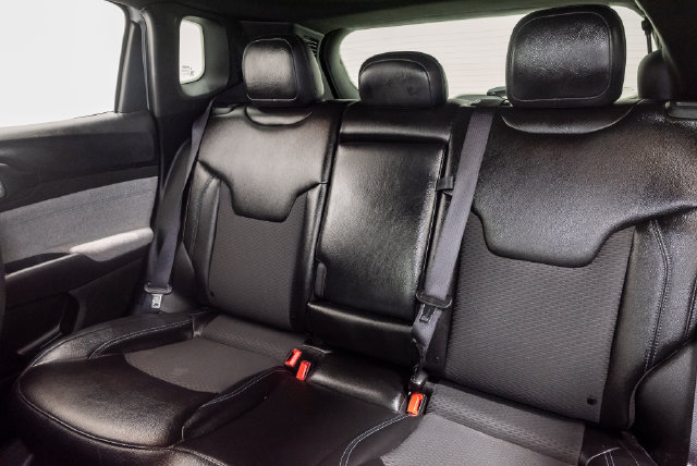 Used 2025 Jeep Compass Latitude w/ Sun & Sound Group AWD/4WD image 29