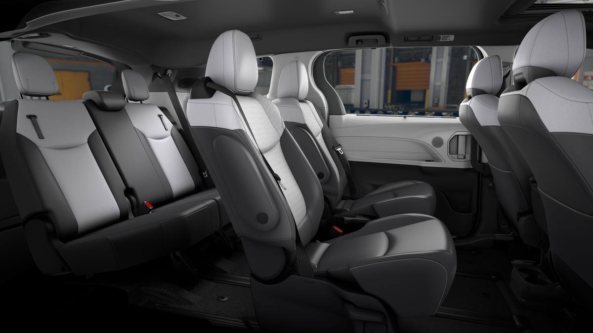 New 2026 Toyota Sienna XSE FWD image 2
