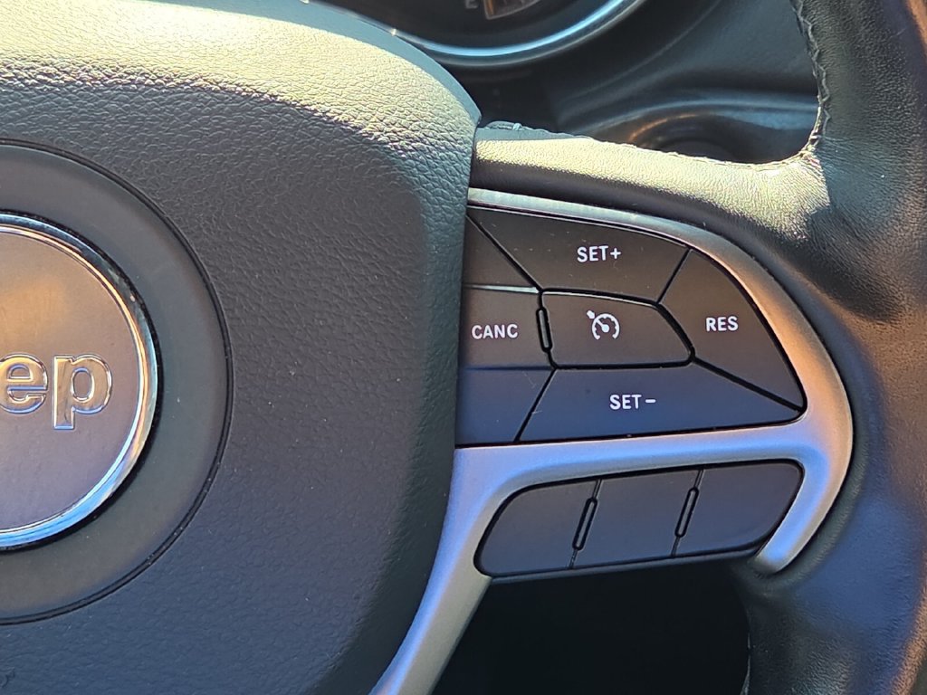 Used 2019 Jeep Grand Cherokee Overland AWD/4WD image 26