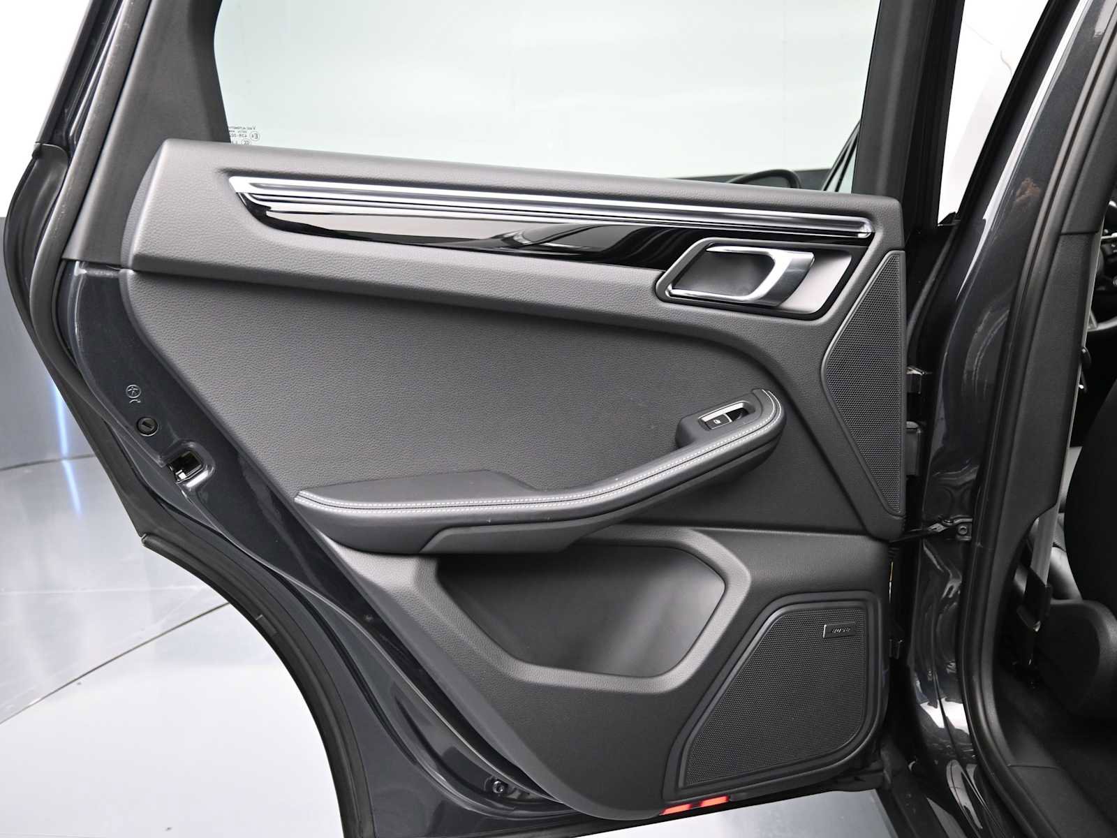 Certified 2025 Porsche Macan Turbo AWD/4WD image 19