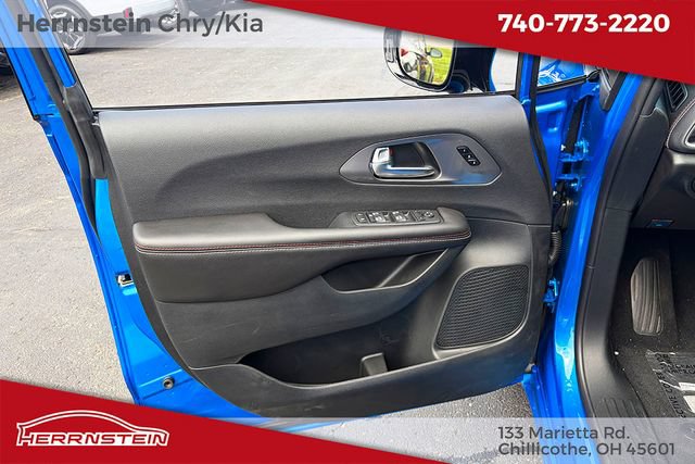New 2027 Chrysler Pacifica Select FWD image 11