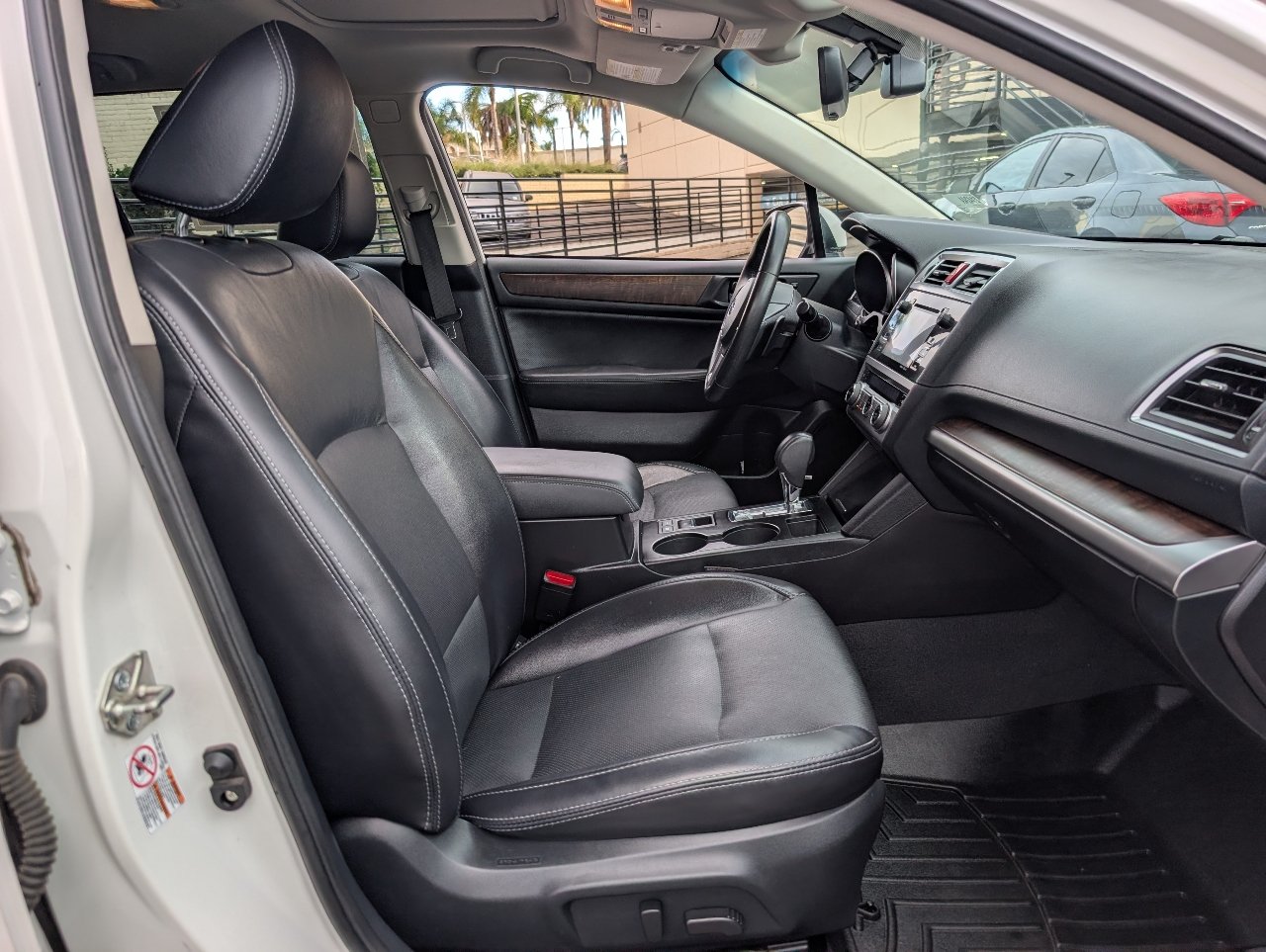 Used 2017 Subaru Outback 2.5i Limited AWD/4WD image 8