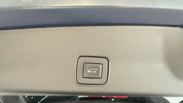 Used 2022 Chevrolet TrailBlazer ACTIV w/ Sun and Liftgate Package FWD image 37