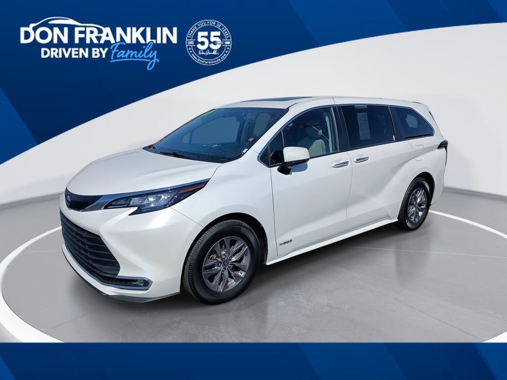 Used 2021 Toyota Sienna XLE image 1