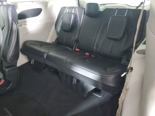Used 2022 Chrysler Pacifica Touring-L image 21