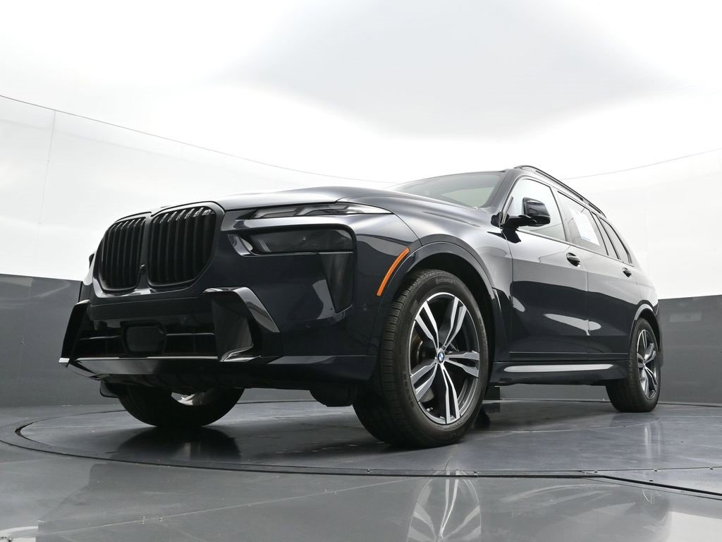 Used 2025 BMW X7 xDrive40i w/ M Sport Package image 25