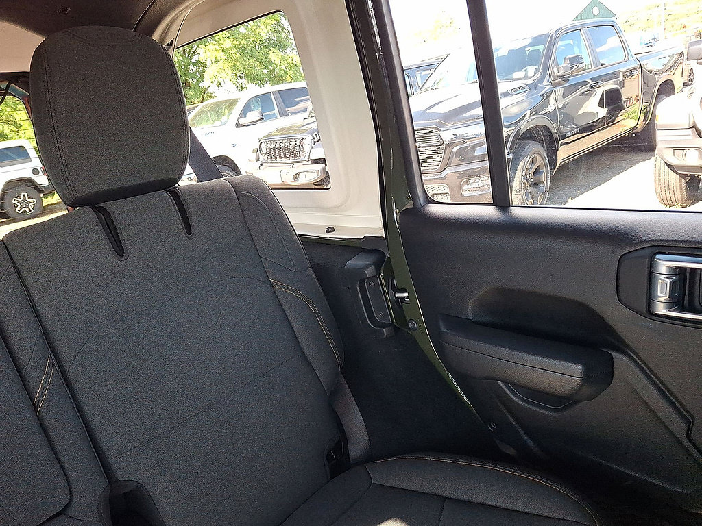 Used 2024 Jeep Wrangler Unlimited w/ Convenience Group AWD/4WD image 14