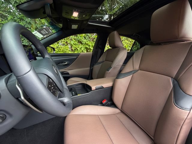 Certified 2025 Lexus ES 300h w/ Premium Package FWD image 17