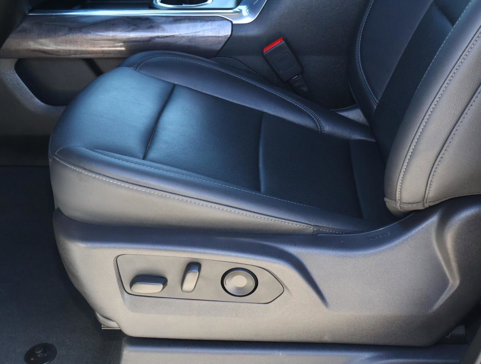 Used 2025 Chevrolet Silverado 3500 LTZ w/ LTZ Texas Edition image 16