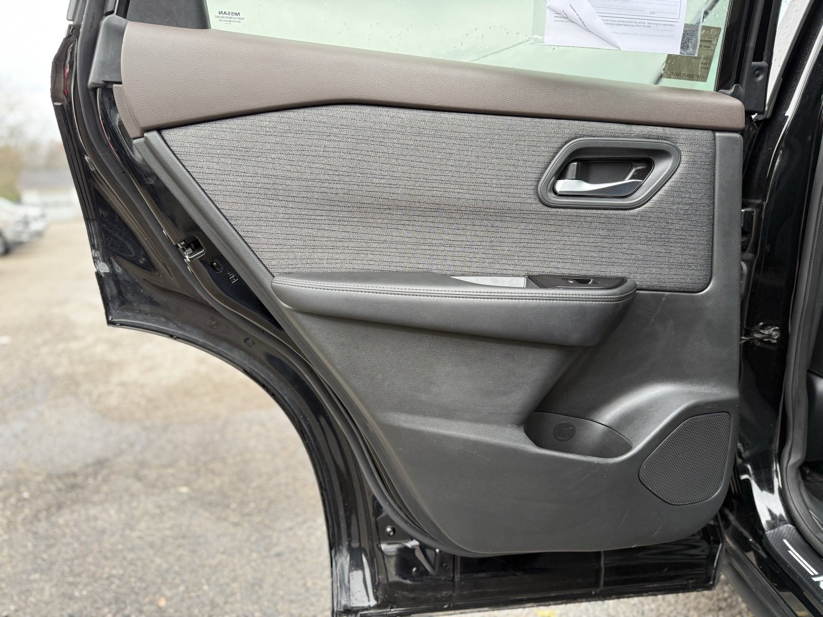 Used 2023 Nissan Rogue SV image 16