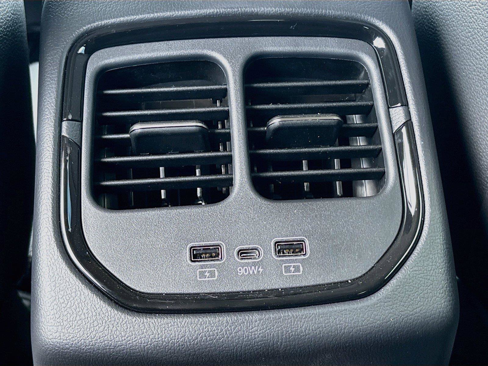 New 2027 VinFast VF 8 Eco AWD/4WD image 24