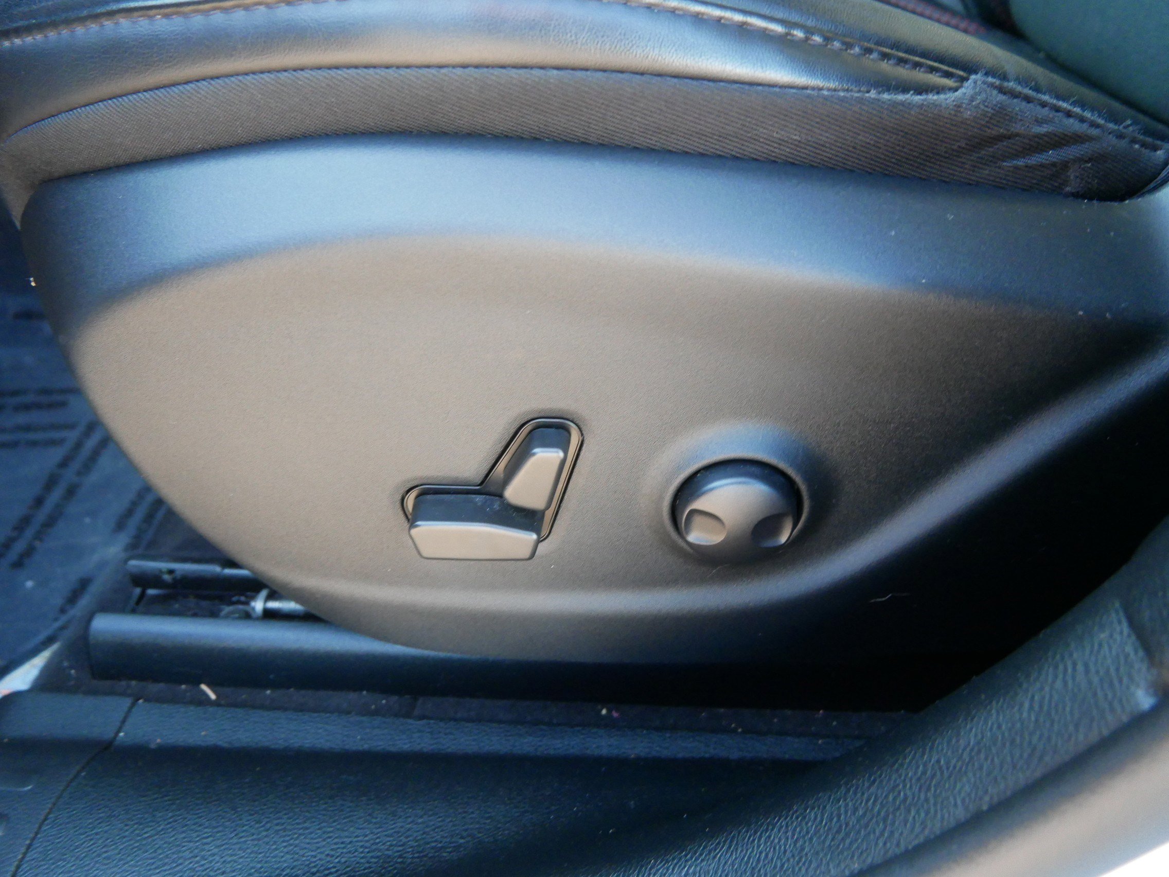 Used 2022 Jeep Cherokee Trailhawk image 25