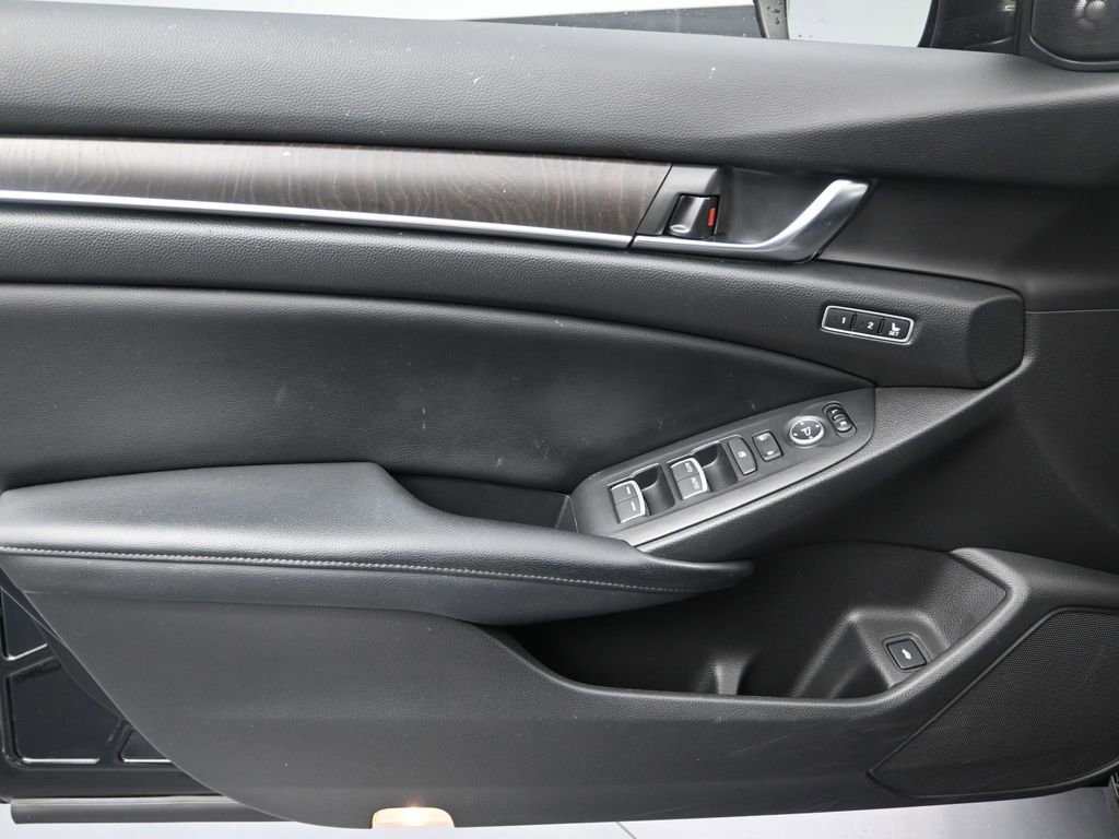 Used 2018 Honda Accord EX-L image 10