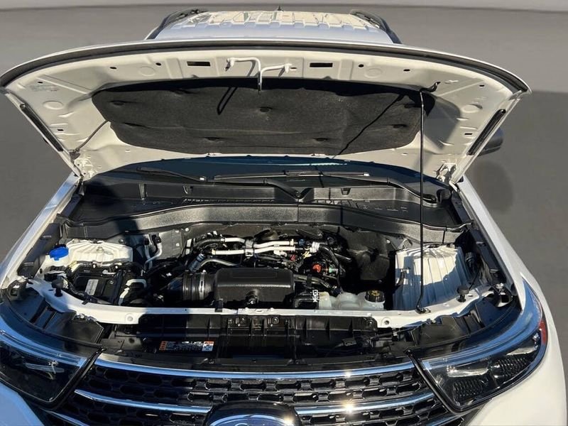 Used 2021 Ford Explorer XLT w/ Equipment Group 202A image 30