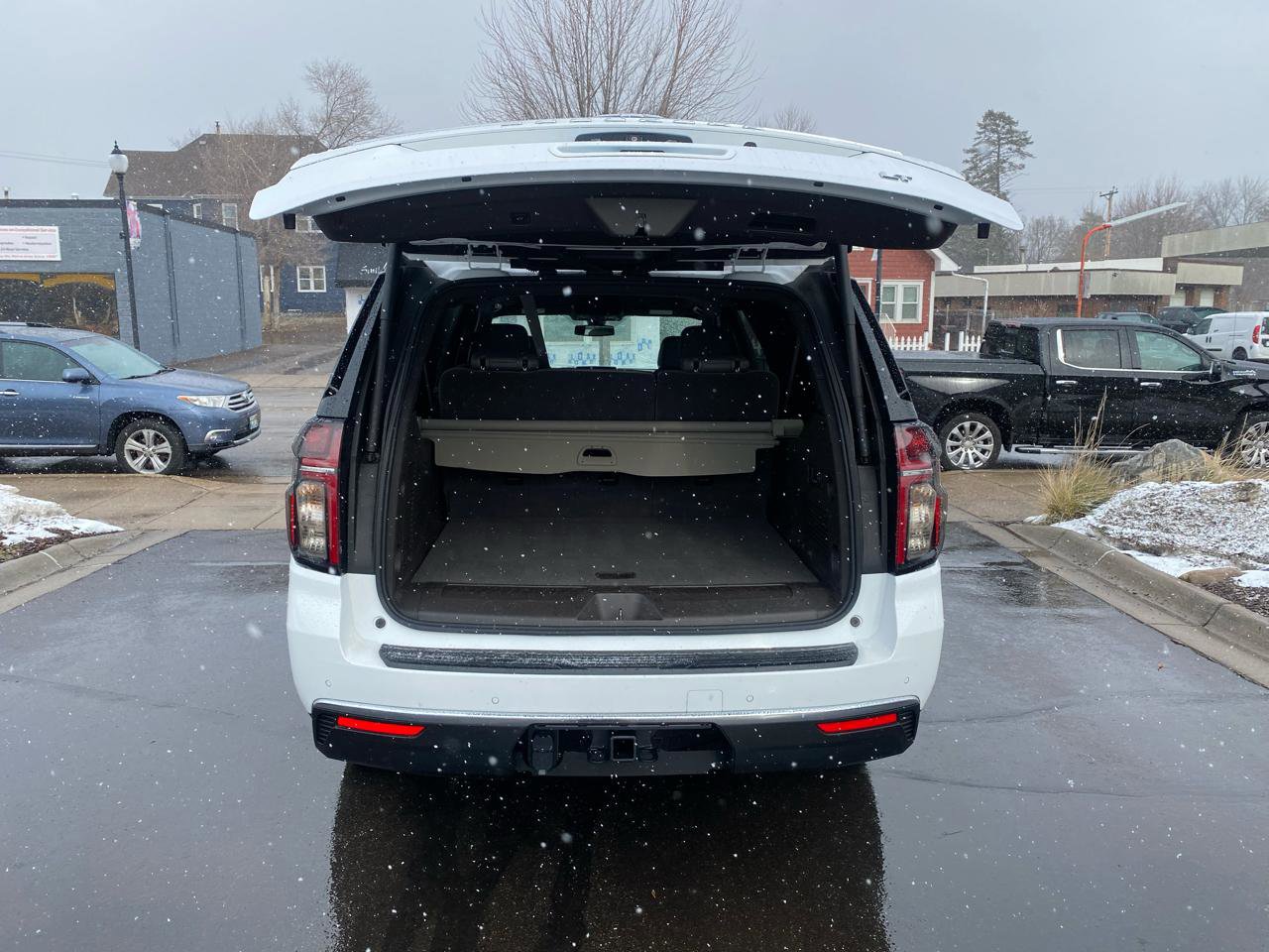 Used 2022 Chevrolet Suburban LT w/ Luxury Package image 5