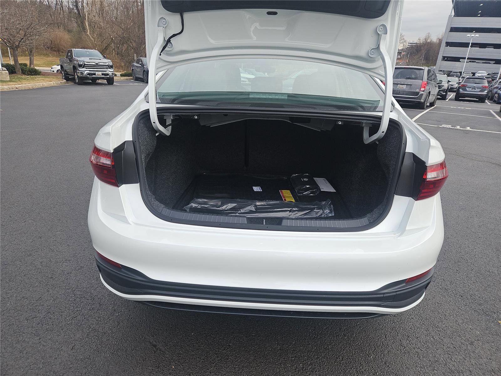 New 2026 Volkswagen Jetta SE image 5