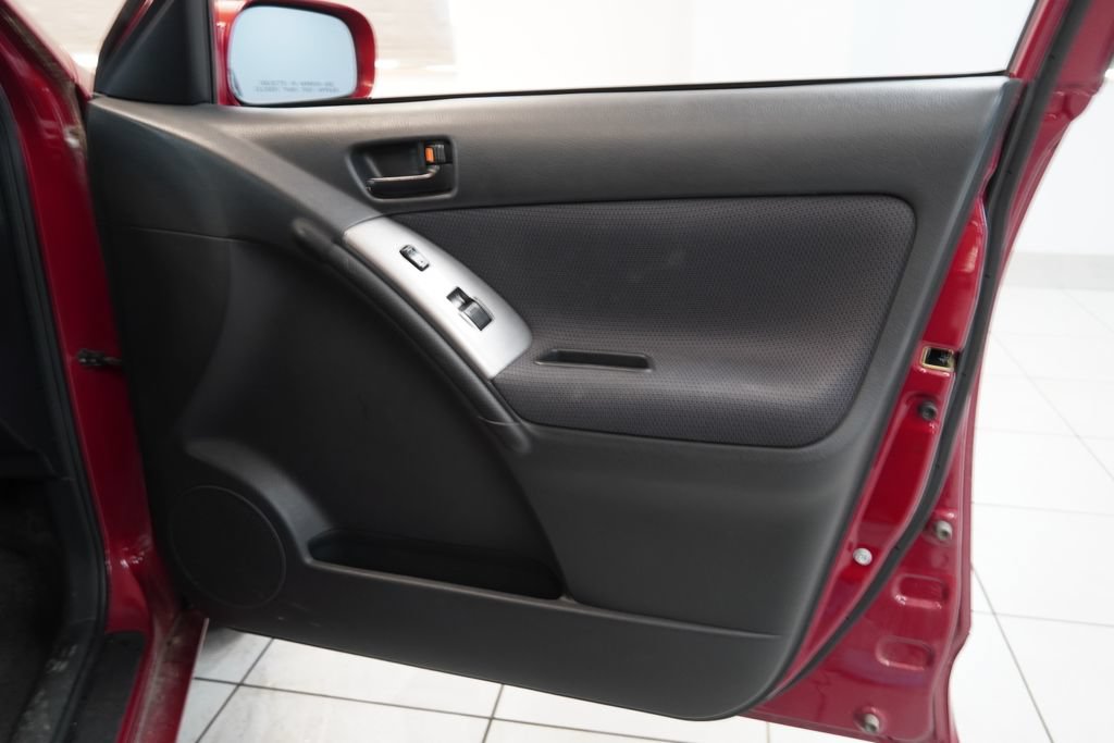 Used 2005 Pontiac Vibe w/ Power Group Value Package FWD image 28