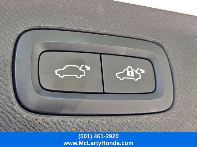 Used 2022 Volvo XC90 T5 Momentum FWD image 17