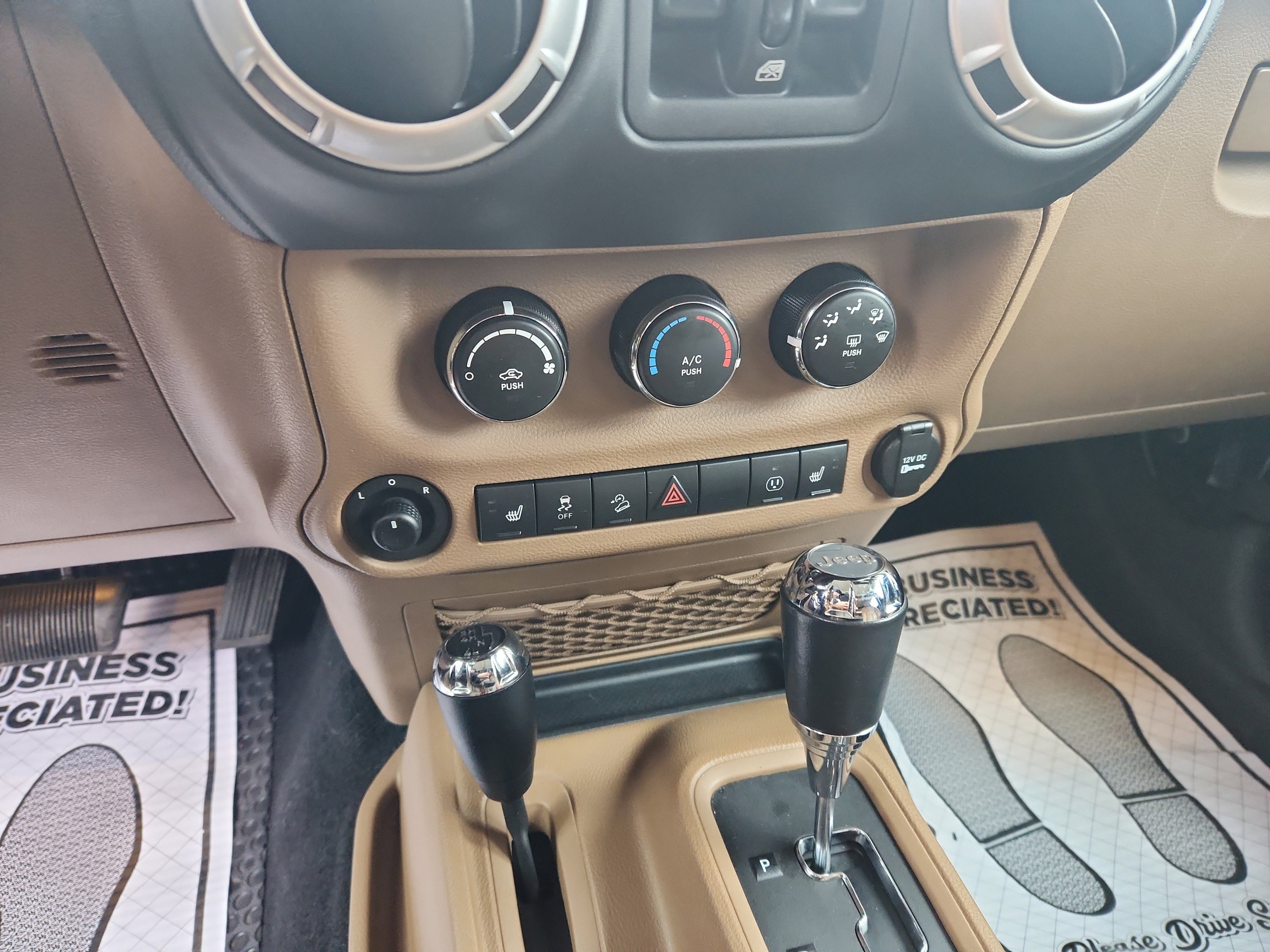 Used 2016 Jeep Wrangler Unlimited Sahara w/ Connectivity Group image 25