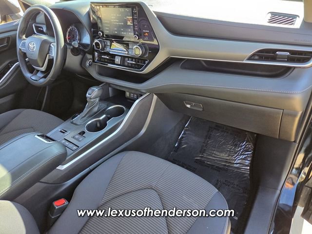 Used 2022 Toyota Highlander LE image 19