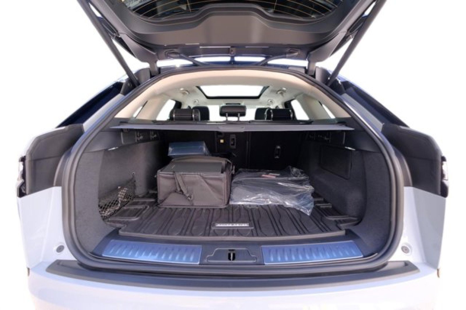 New 2025 Land Rover Range Rover Velar Dynamic SE image 15