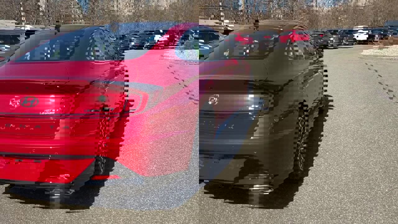 Used 2021 Hyundai Sonata Limited w/ Preferred Accessory Package image 8