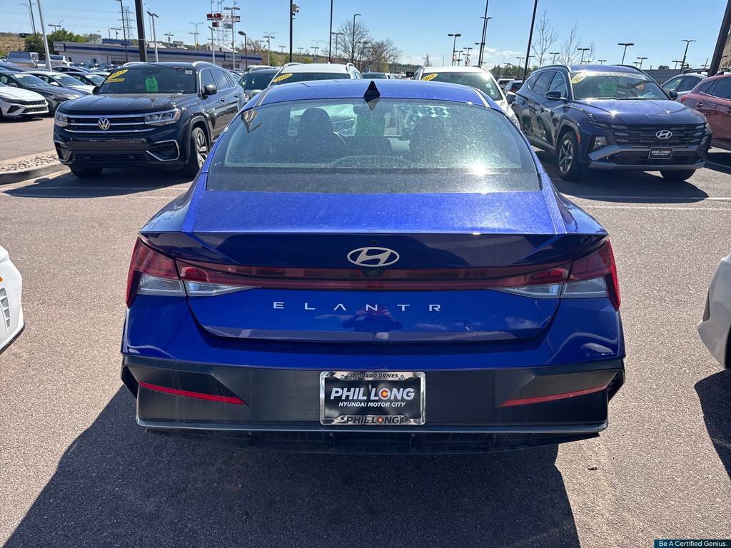 Certified 2025 Hyundai Elantra SEL FWD image 11