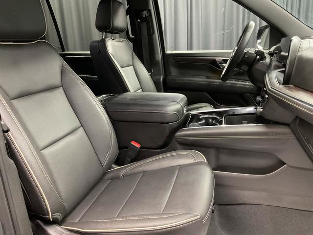 Used 2025 Chevrolet Suburban Premier AWD/4WD image 17