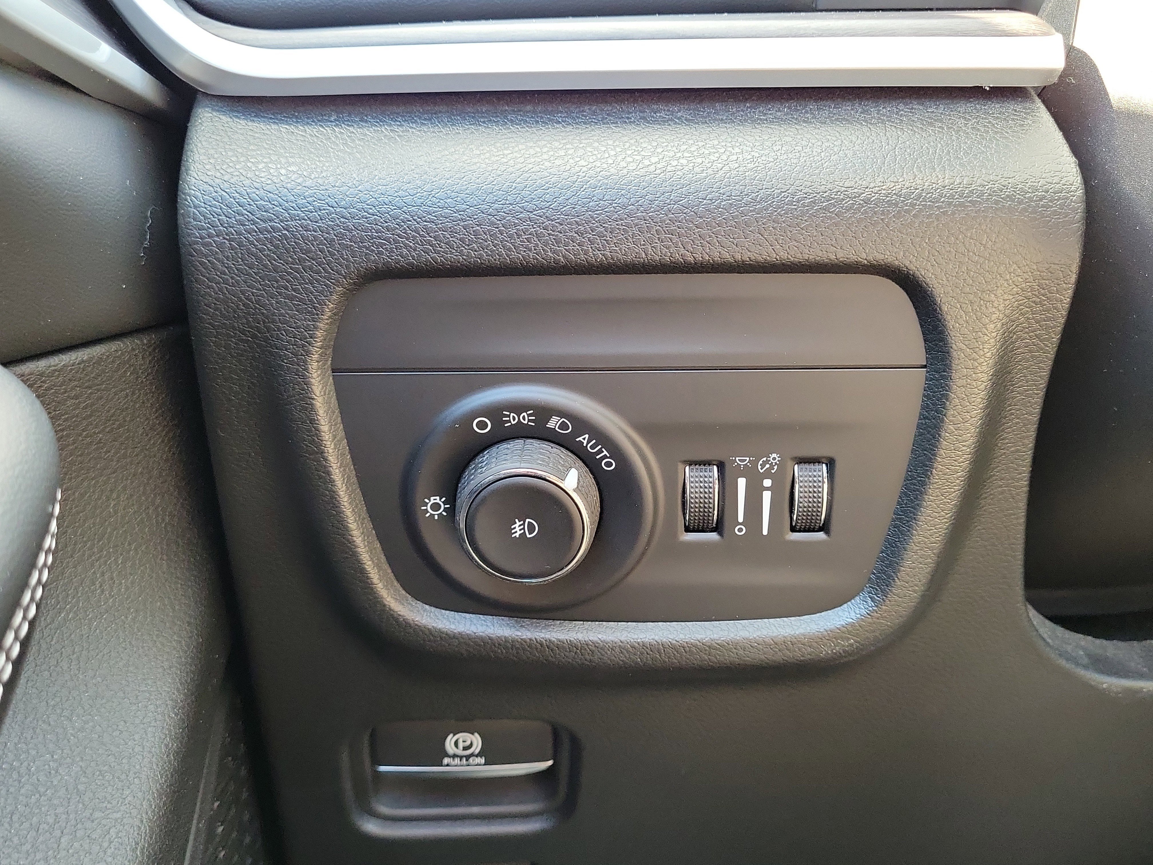 Used 2023 Jeep Grand Cherokee Limited w/ Luxury Tech Group II image 21