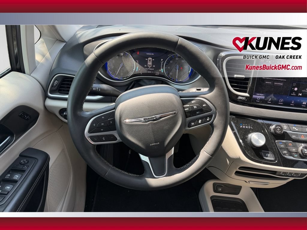 Used 2024 Chrysler Pacifica Touring-L FWD image 15