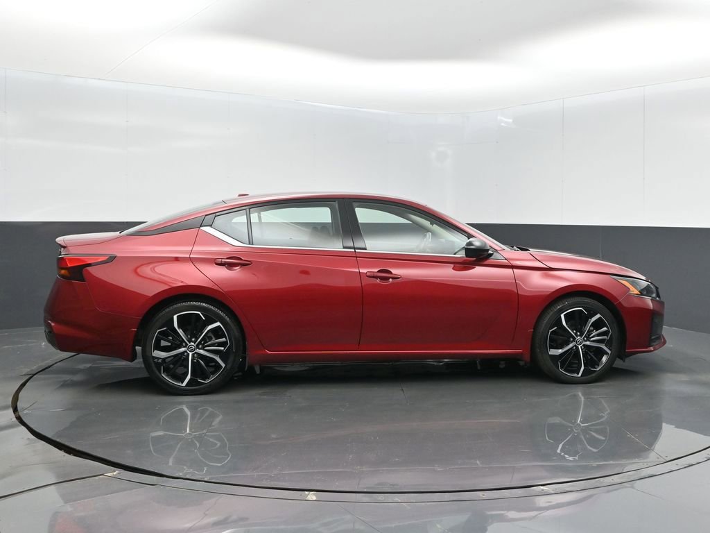Used 2023 Nissan Altima 2.5 SR w/ SR Premium Package image 25
