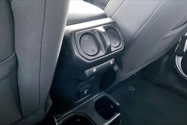 Used 2023 Jeep Gladiator Overland image 11