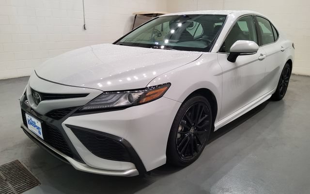 Used 2024 Toyota Camry XSE FWD image 3