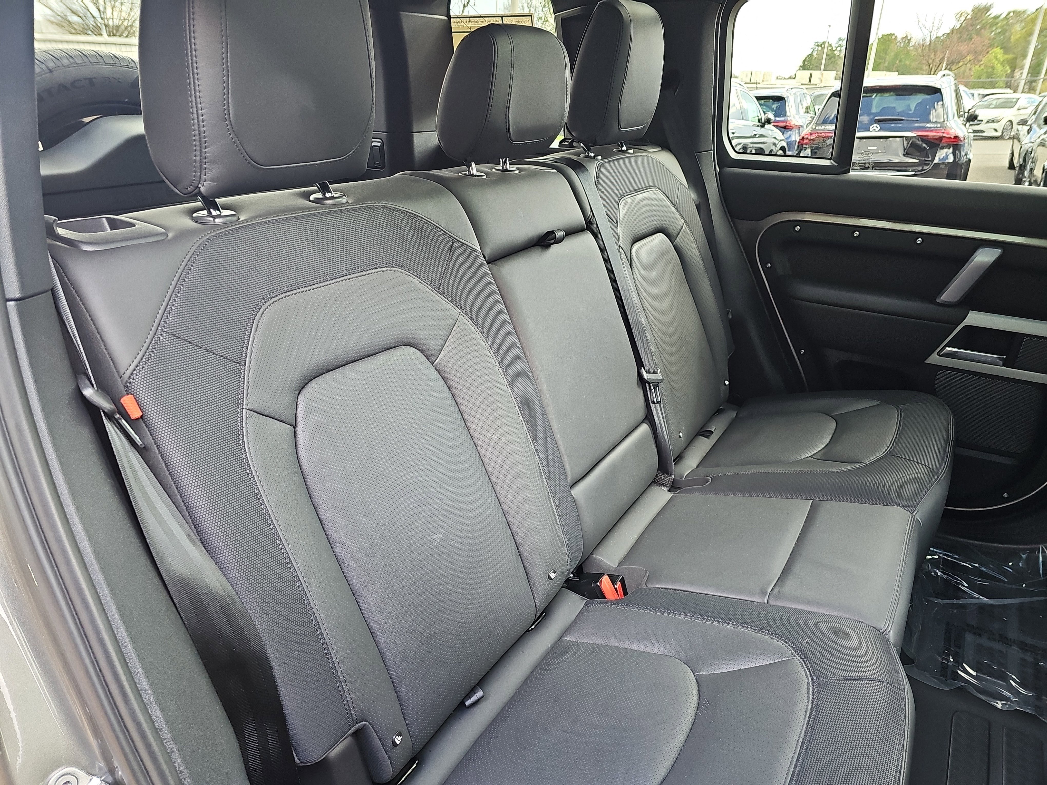 Used 2024 Land Rover Defender 110 X-Dynamic SE image 12