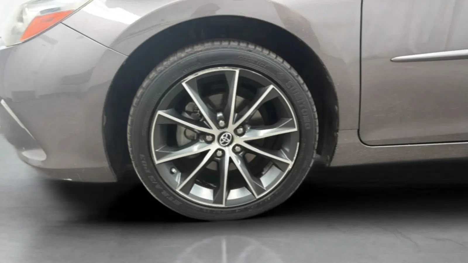 Used 2017 Toyota Camry XSE w/ Moonroof Package FWD image 28