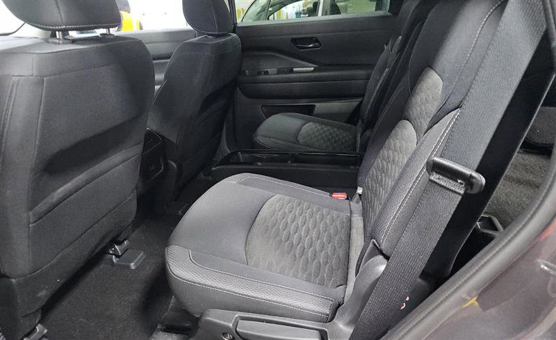 Used 2023 Nissan Pathfinder SV w/ SV Premium Package image 11