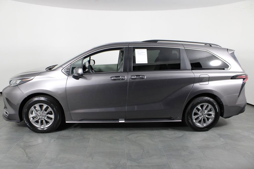 Used 2024 Toyota Sienna XLE image 12