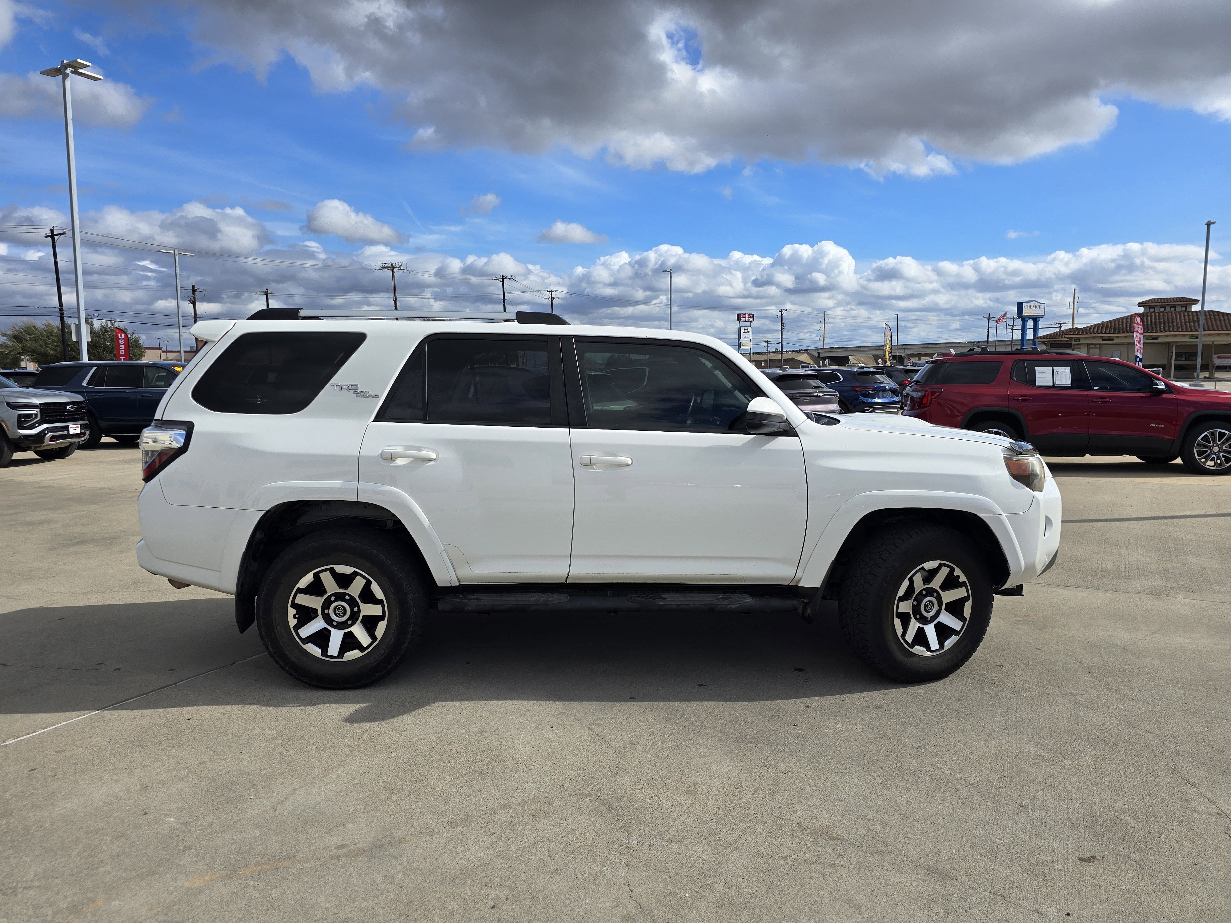 Used 2018 Toyota 4Runner TRD Off-Road image 2
