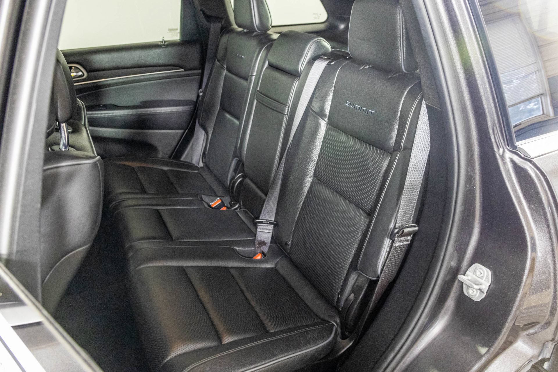 Used 2019 Jeep Grand Cherokee Summit w/ Platinum Series Group AWD/4WD image 40