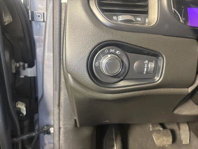 Certified 2023 Jeep Renegade Latitude AWD/4WD image 14