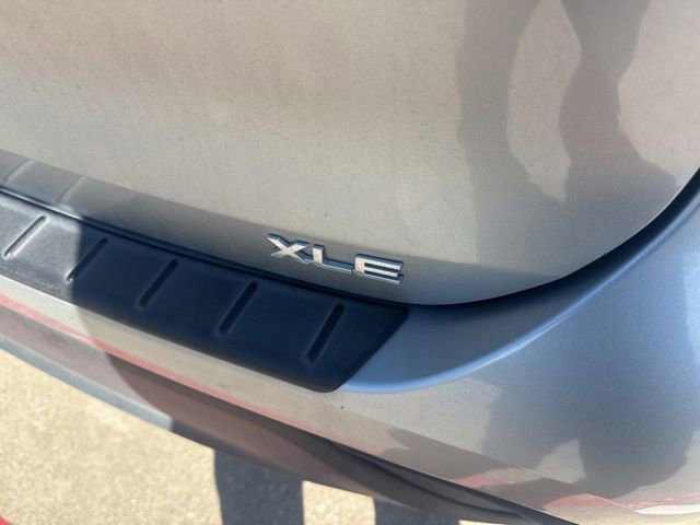 Used 2024 Toyota Highlander XLE image 3