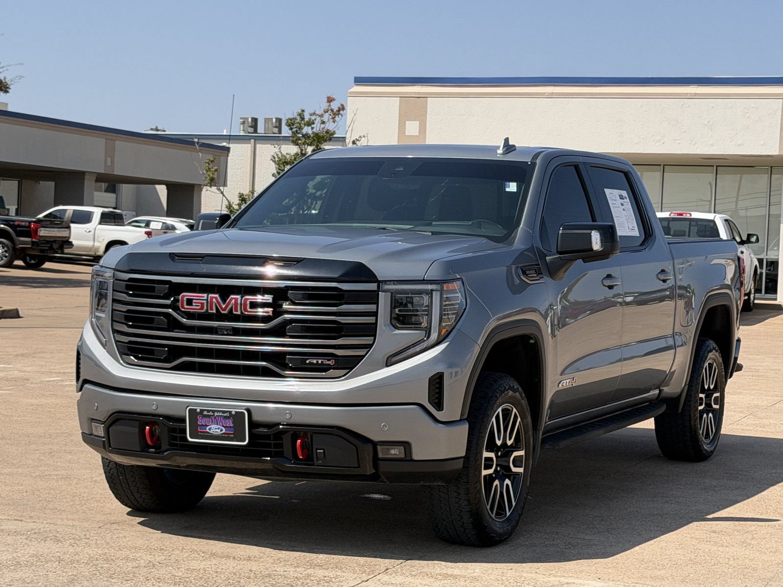 Used 2025 GMC Sierra 1500 AT4 w/ AT4 Premium Package AWD/4WD image 8