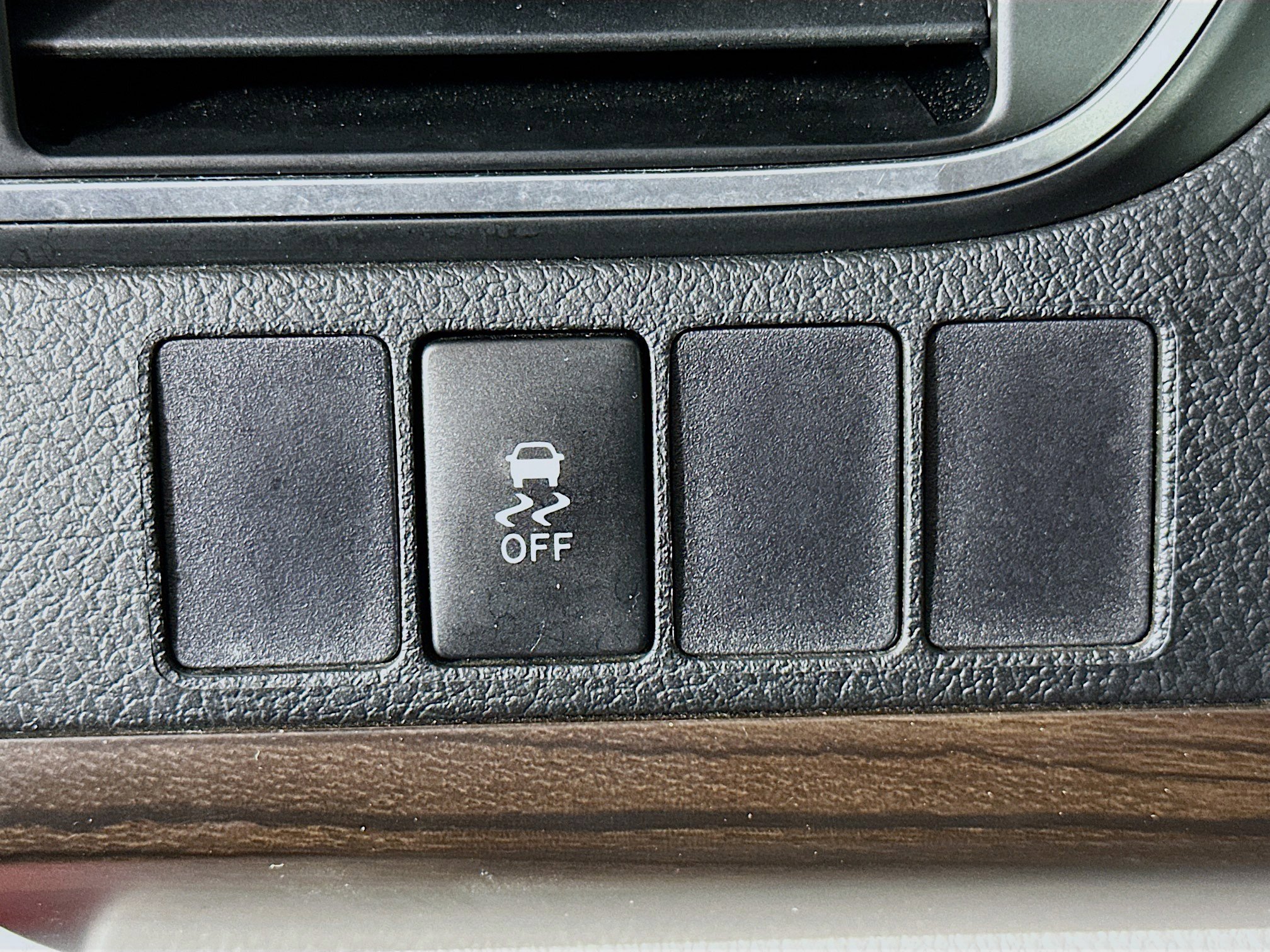 Used 2015 Toyota Camry LE image 17