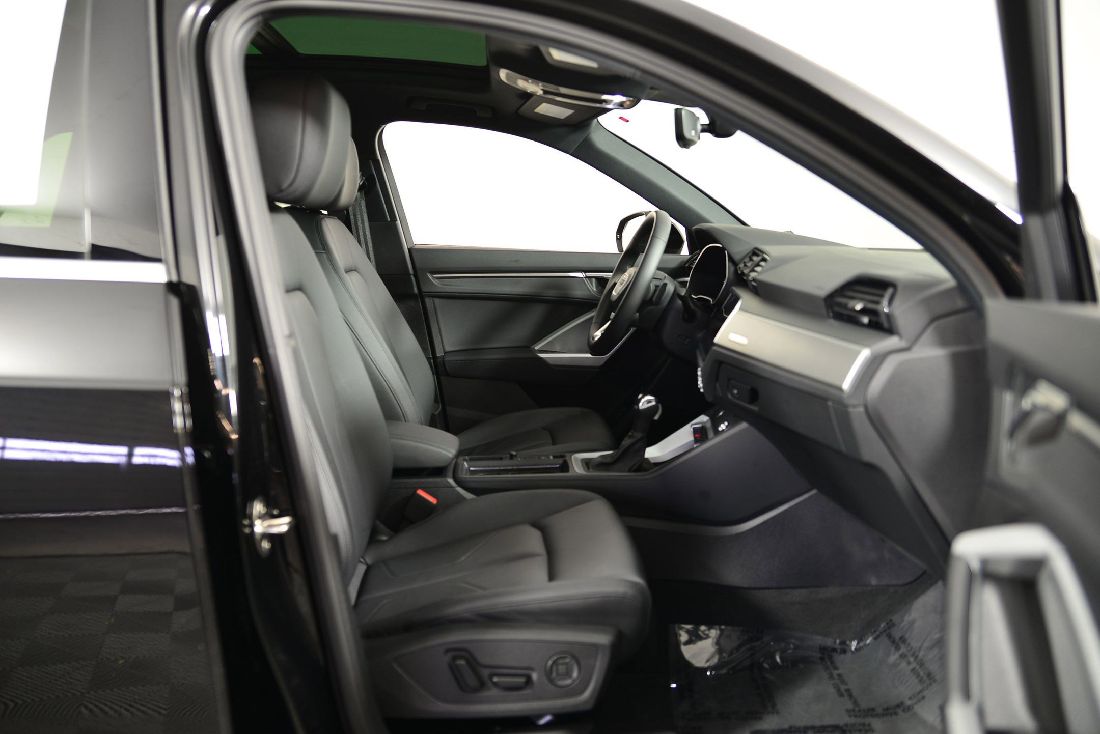 Certified 2025 Audi Q3 2.0T Premium w/ Convenience Package image 20