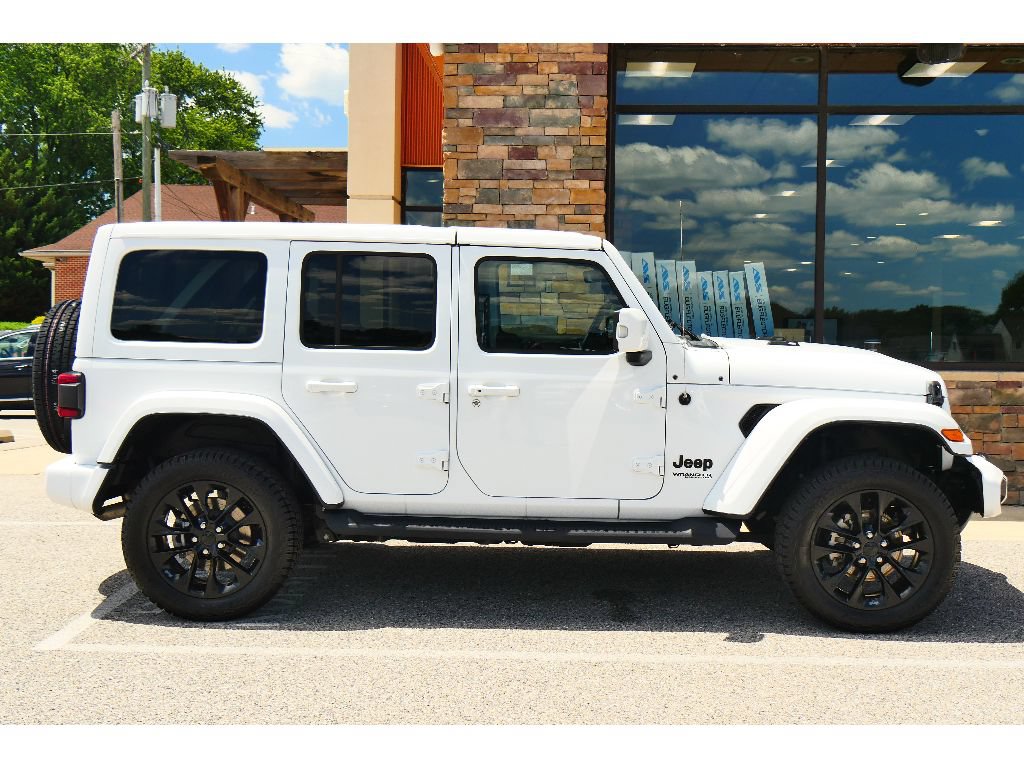 Used 2022 Jeep Wrangler Unlimited Sahara AWD/4WD image 2