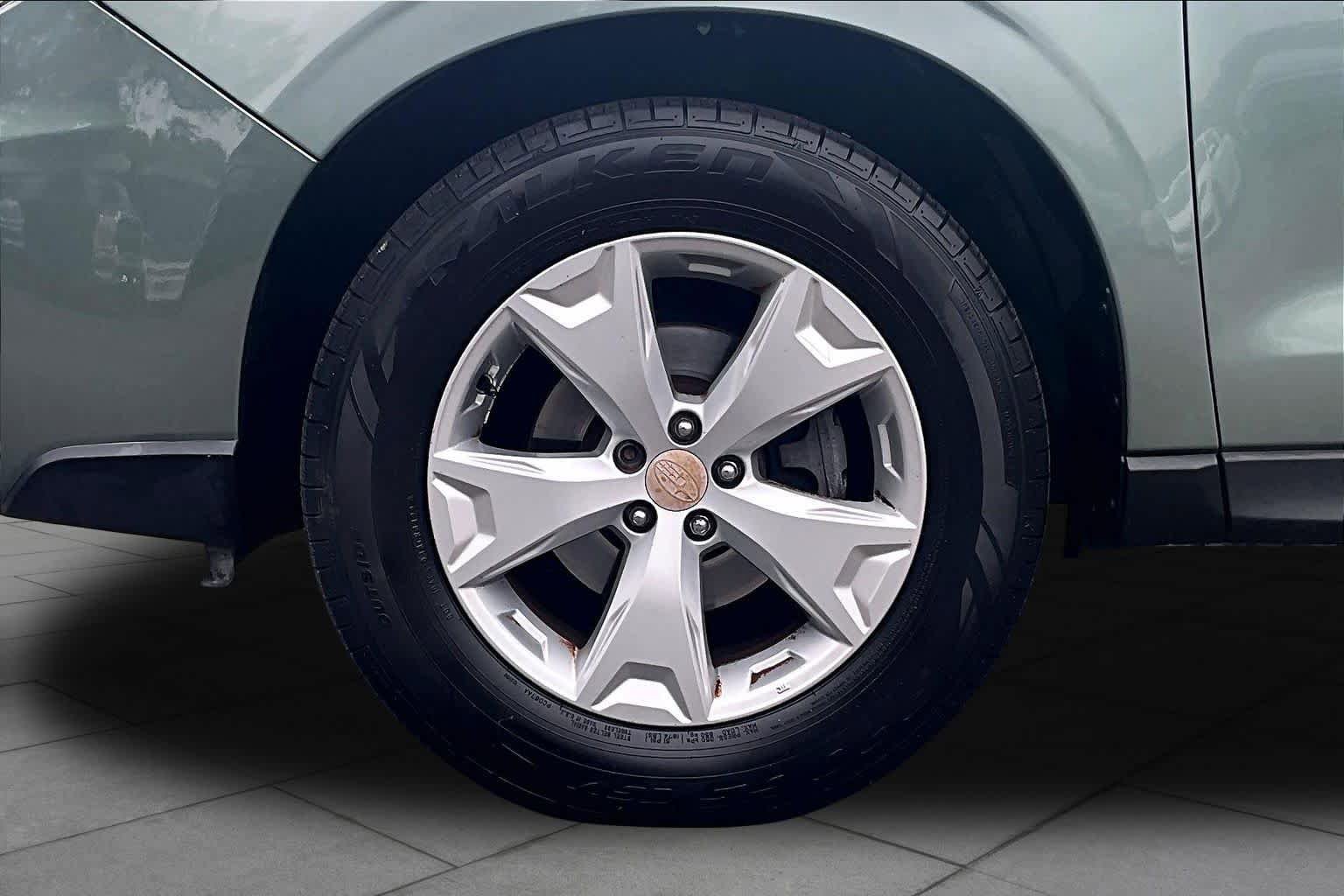 Used 2015 Subaru Forester 2.5i w/ Alloy Wheel Package image 11